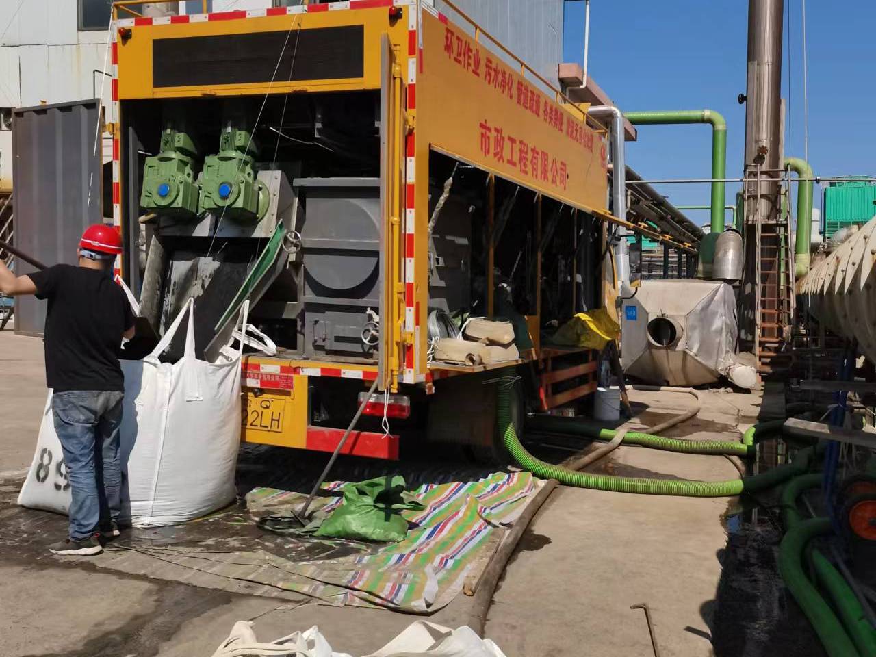 石河子淤泥压干处理